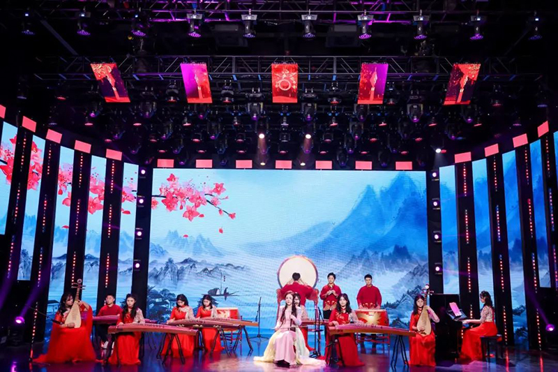 合肥新華公學(xué)民樂團(tuán)閃耀百花獎頒獎典禮，斬獲金獎載譽(yù)而歸